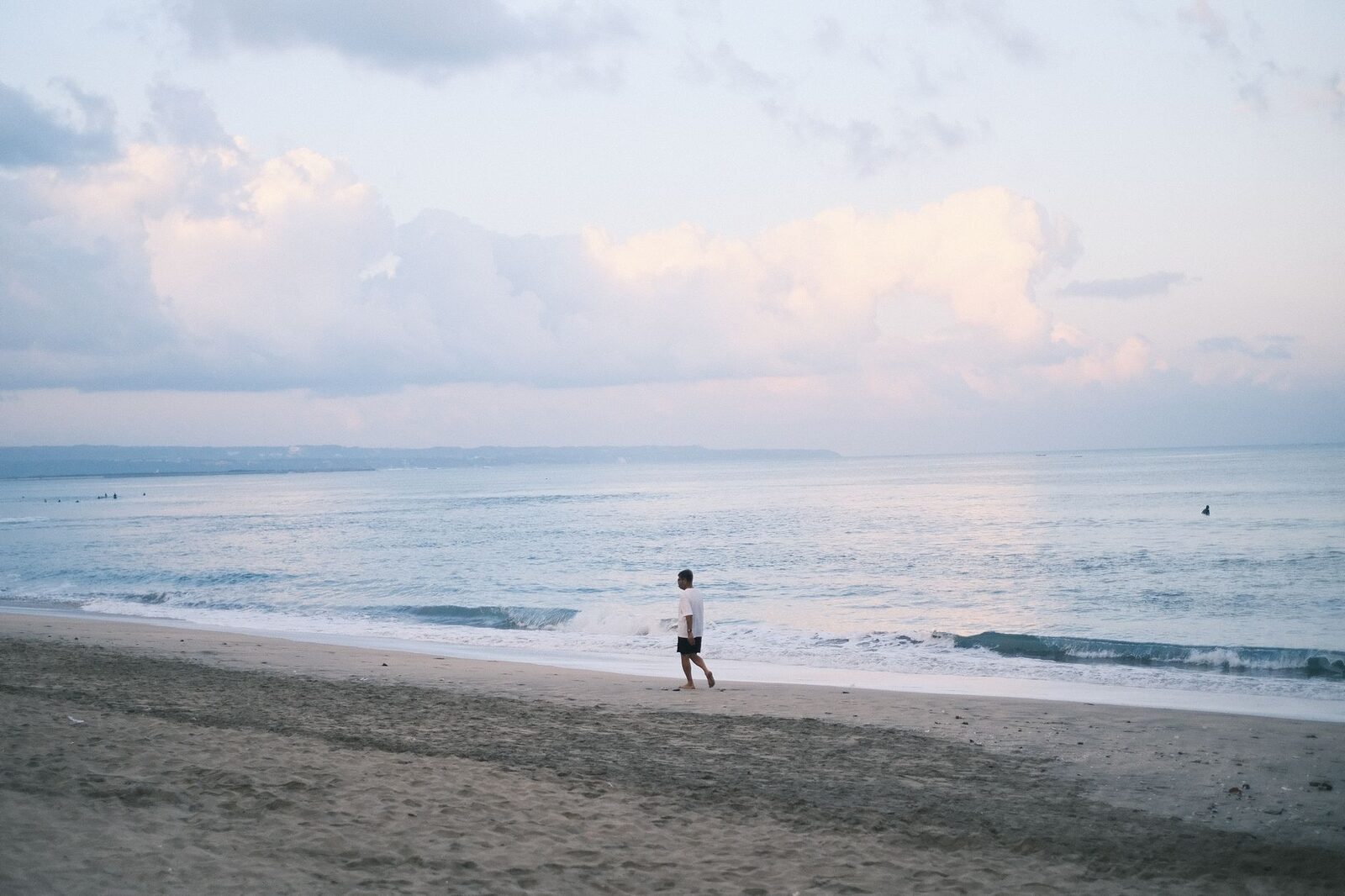 The flat, swimmable water that makes Jimbaran a rare gentle beach on the Bukit.