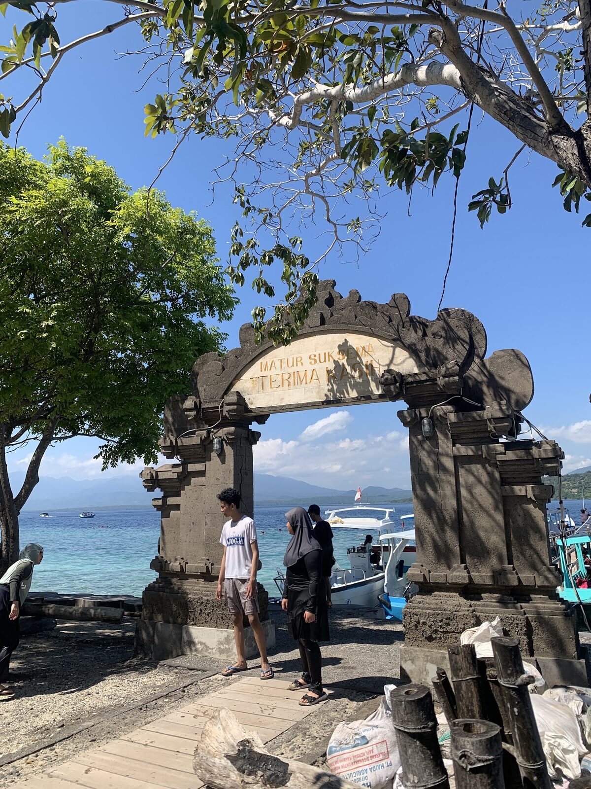 The old split gate on the island — the small, very old temple that's a footnote, not a reason to go.