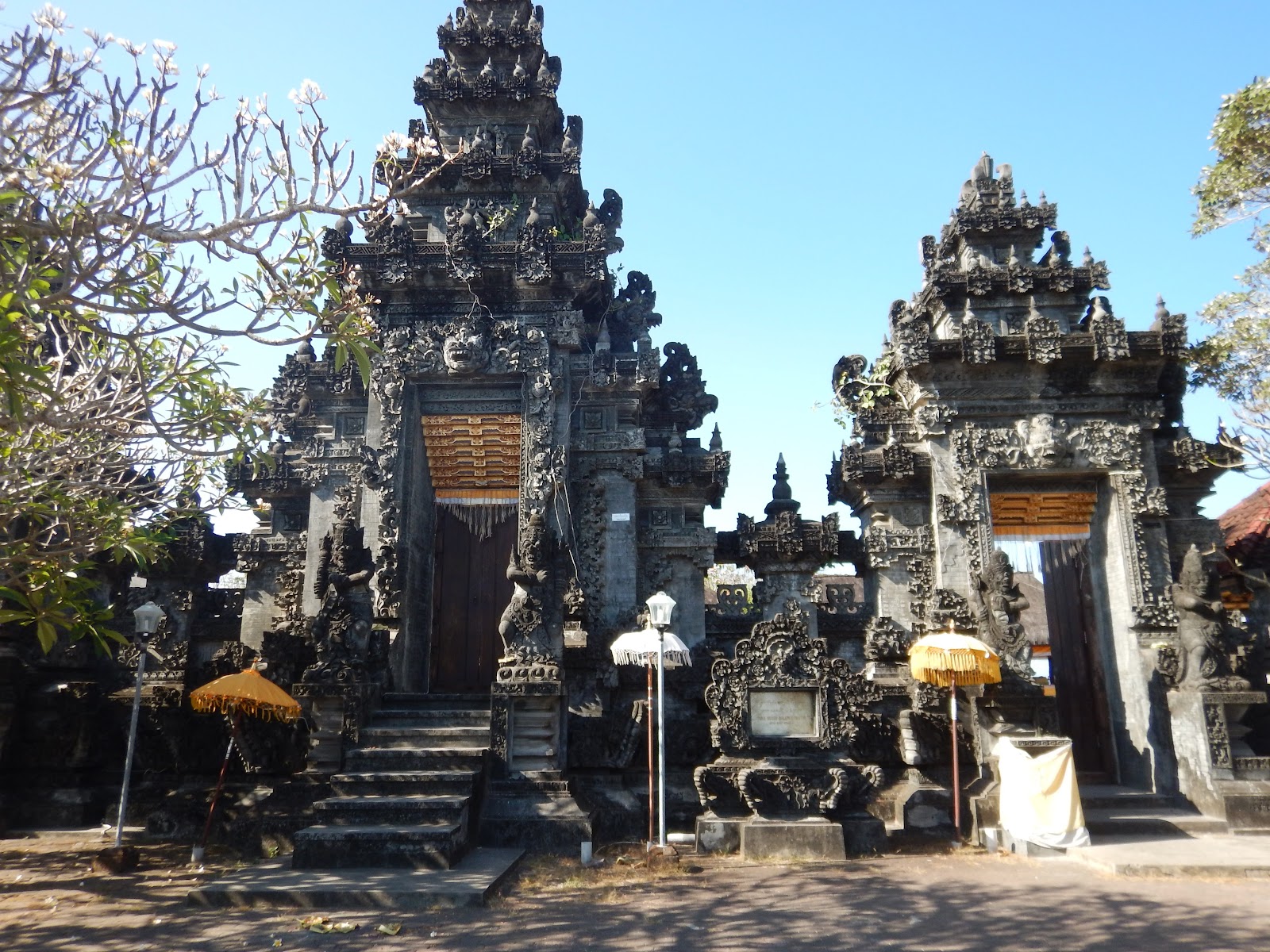 The split gate of Pura Geger, the clifftop sea temple by Nusa Dua