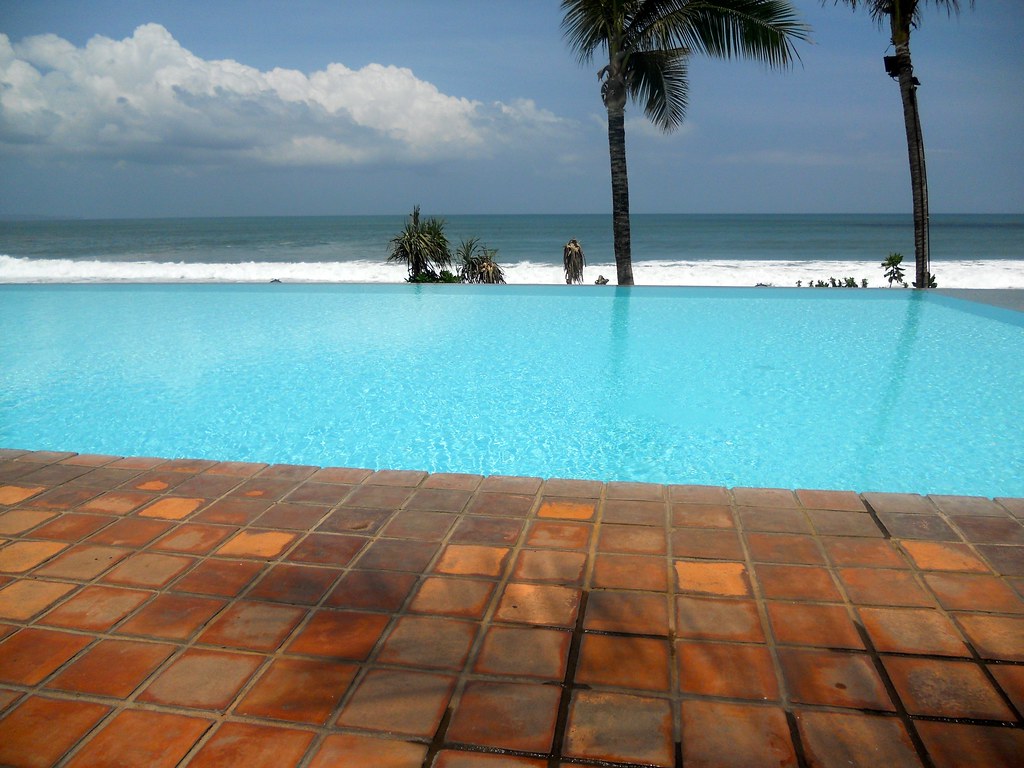 A clean infinity pool at a Seminyak beach club