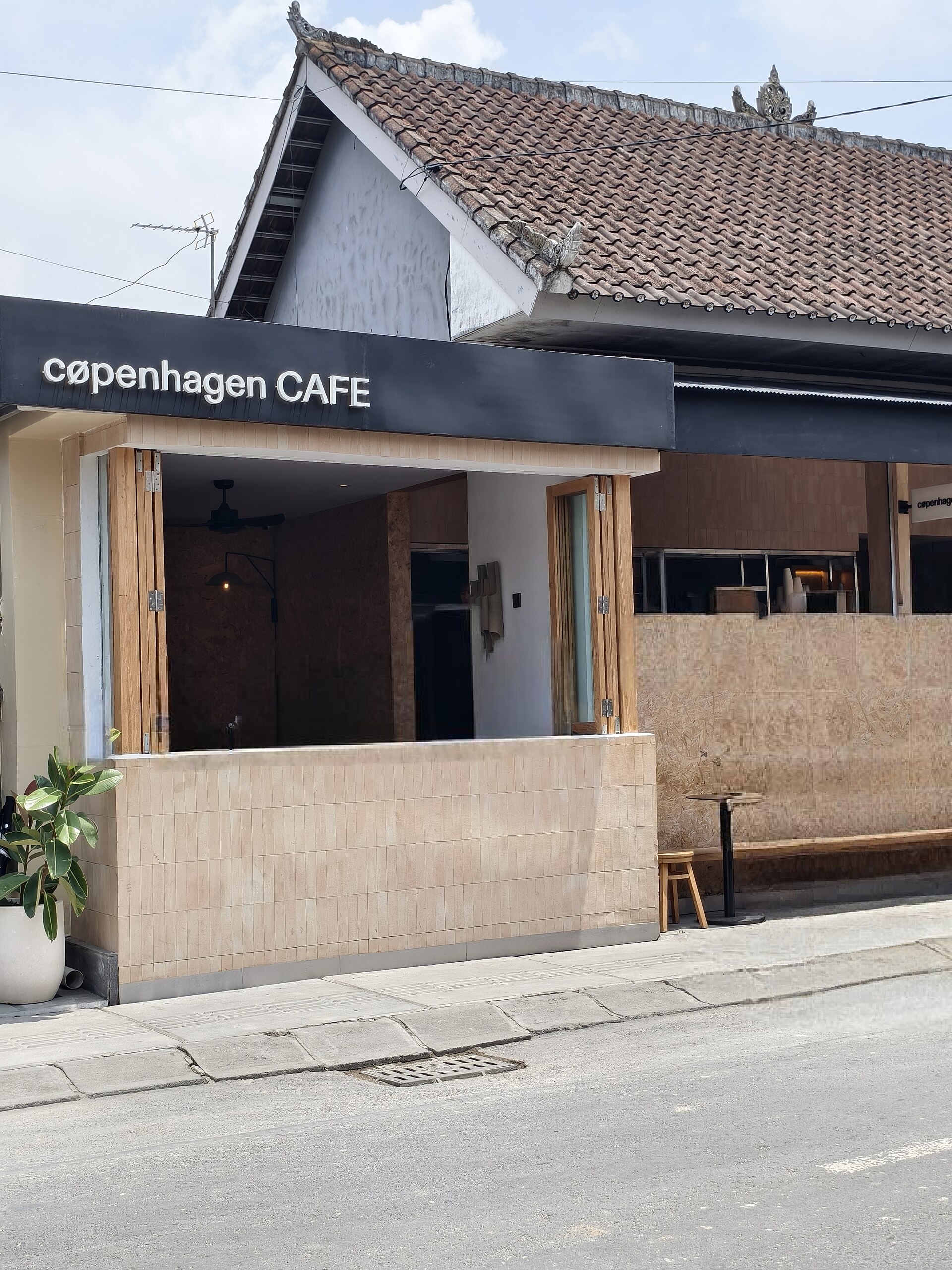 A stylish cafe in Canggu