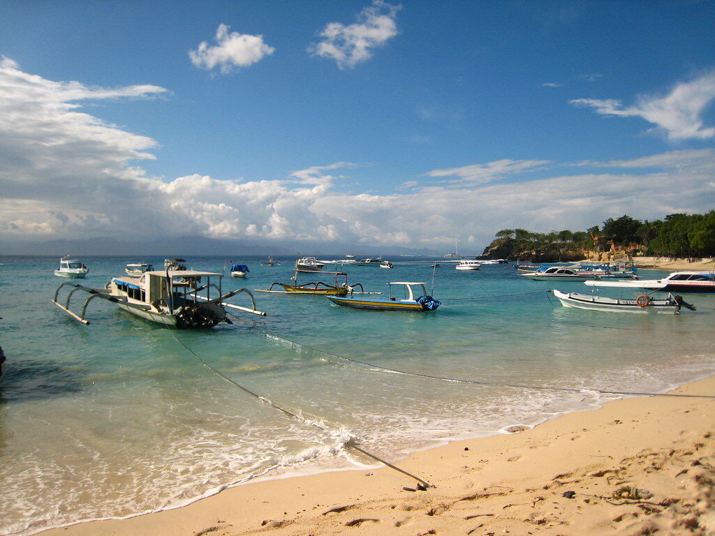 Jukung boats on Lembongan's calm shallows.
